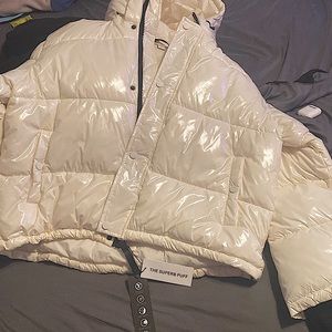 I'm selling a puffer jacket white